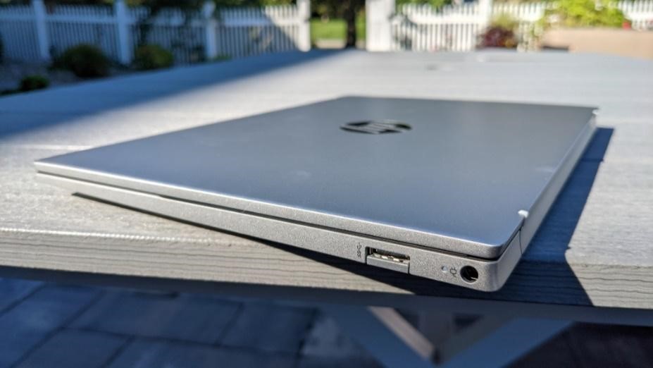 Hp laptop ports side view
